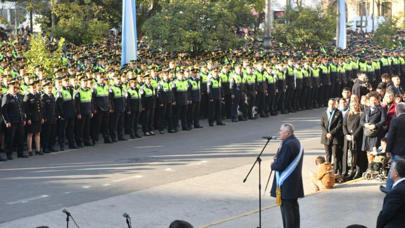 Jaldo encabezó un acto en el que ascendieron a 4042 policías