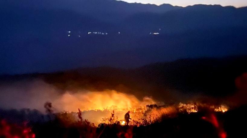 Un incendio forestal agitó la calma de Villa Nougués - Tucumán
