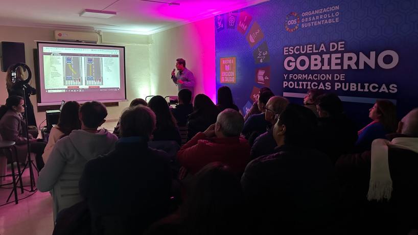 Clase magistral sobre inteligencia artificial en la Organización para el Desarrollo Sustentable - Tucumán