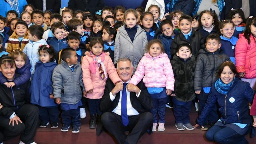 El Gobernador recibió a estudiantes de la Escuela Nº8 Bartolomé Mitre de Trancas
