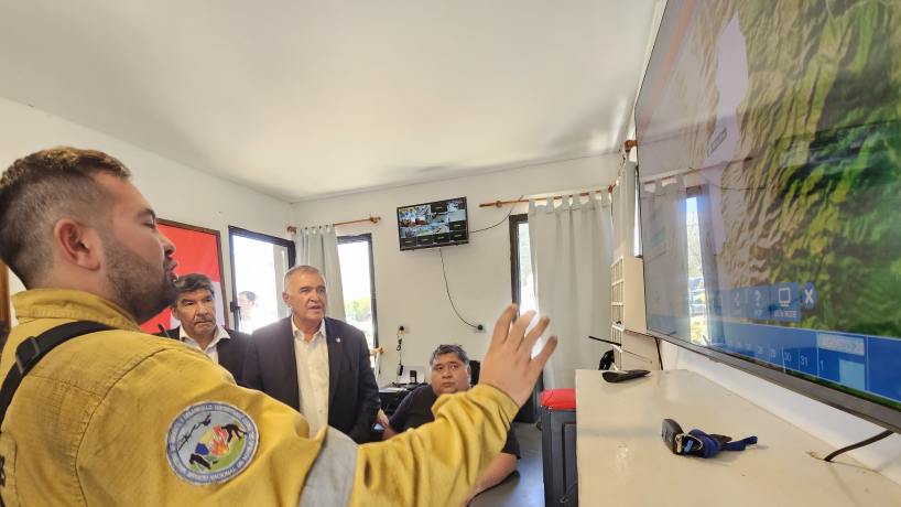 Jaldo expresó que se asiste a productores afectados por incendios en los cerros tucumanos