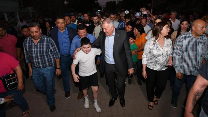 Jaldo celebró con los vecinos en Lastenia: "Las obras siguen llegando al Interior" - Tucumán