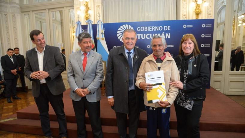 Jaldo entregó 140 escrituras y destacó el rol del Estado en la vivienda