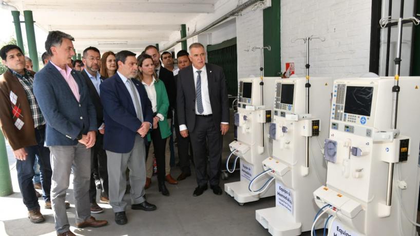 Jaldo recibió insumos y equipamientos médicos que se distribuirán en toda la provincia