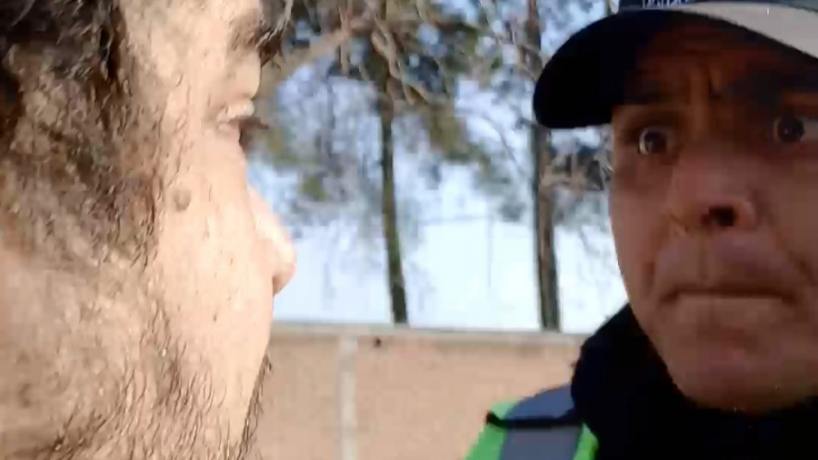 "Le manoteó el celular y empezó a gritar": lo paró el control y registró los golpes y el drama a metros del Mercofrut - Tucumán