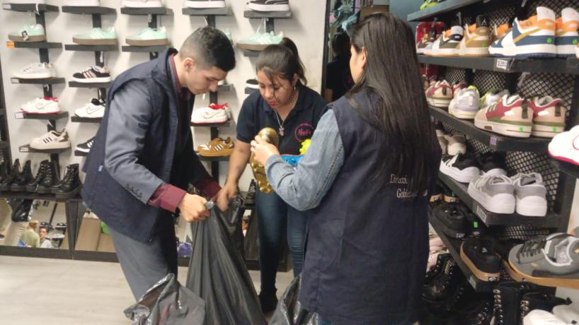"Marcas nacionales e internacionales": secuestran réplicas de zapatillas y ropa en barrio Sur - Tucumán