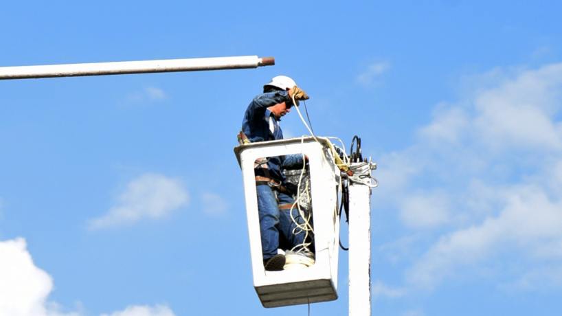Se renovó el sistema de iluminación de la avenida Mate de Luna y el Parque Avellaneda - Tucumán