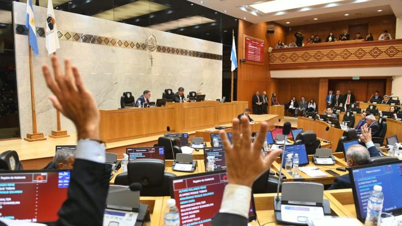 En vivo: la Legislatura debate el DNU para comprar 100 colectivos nuevos para Tucumán - Tucumán