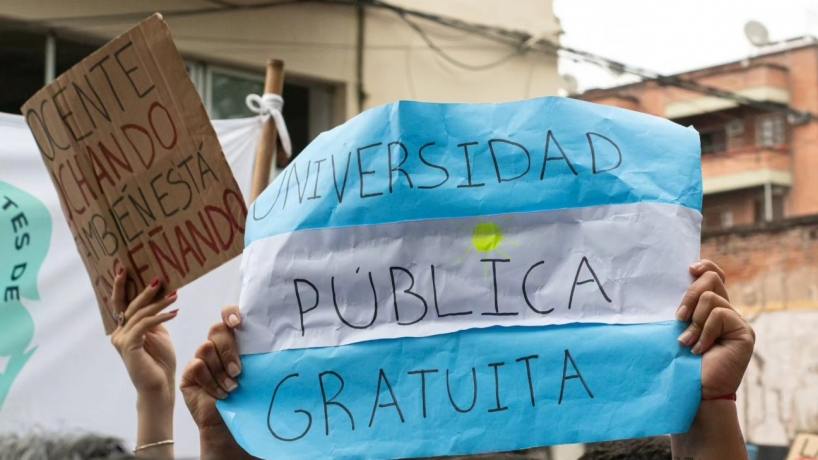 Marcha universitaria en Tucumán: “Un 30% de la docencia cobra salarios de indigencia” - Tucumán