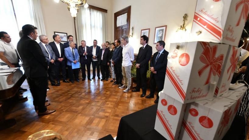 "La más económica del país": así son las Cajas Navideñas lanzadas por el Gobierno de Tucumán - Tucumán