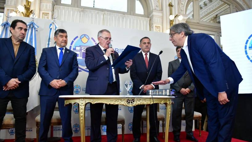 Jaldo tomó juramente a tres nuevos funcionarios del Poder Ejecutivo provincial - Tucumán