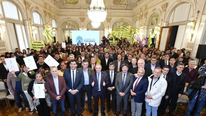 Jaldo entregó 25 viviendas remodeladas en Manantial Sur tras años de paralización