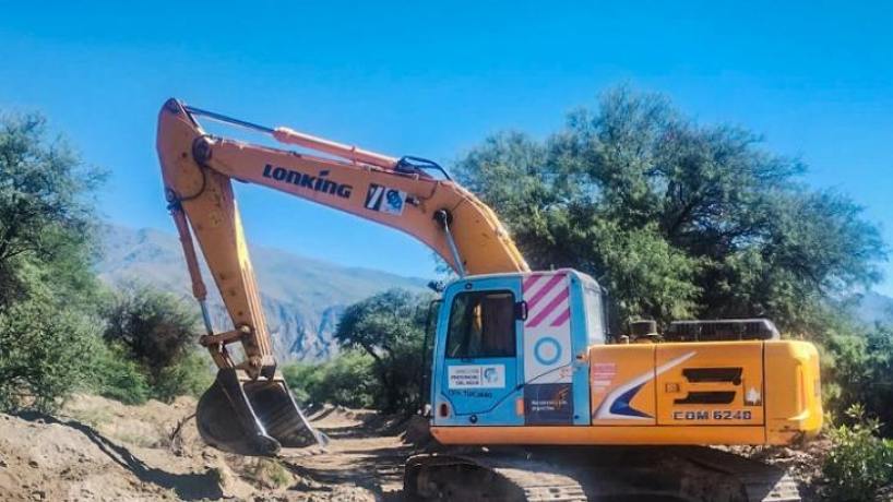 "Trabajamos en cada localidad del interior": Realizan trabajos en el Rio Santa Maria en Tucumán - Tucumán