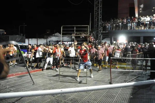 Se iniciará una investigación sobre el hincha que quebró el vidrio de un palco en incidentes del año pasado