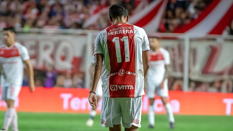 El de los goles bonitos: el tucumano José Herrera volvió a deleitar con su pegada