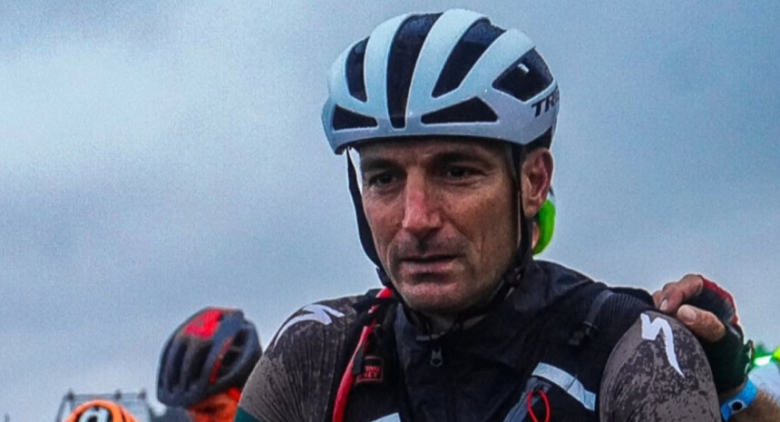 Ahora estuvo acompañado: Scaloni junto  a su cuerpo técnico disputaron otra carrera de ciclismo